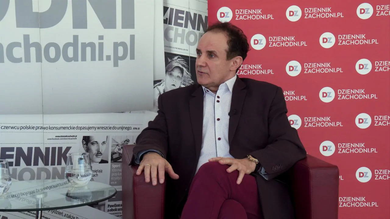 Piotr Kwak podczas rozmowy w studiu Dziennika Zachodniego